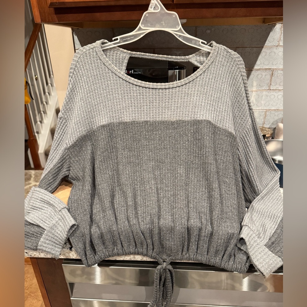 Hollister color blocked, long sleeve with tie at waist and opening on back.